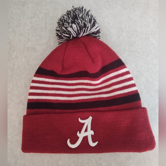 NWOT University of Alabama beanie w/ pom osfa - Picture 2 of 8